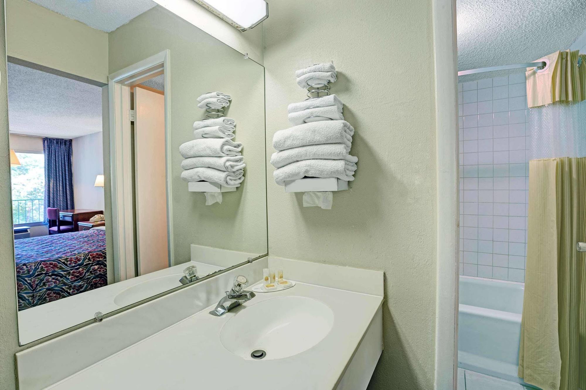 Days Inn By Wyndham Jellico - Tennessee State Line מראה חיצוני תמונה